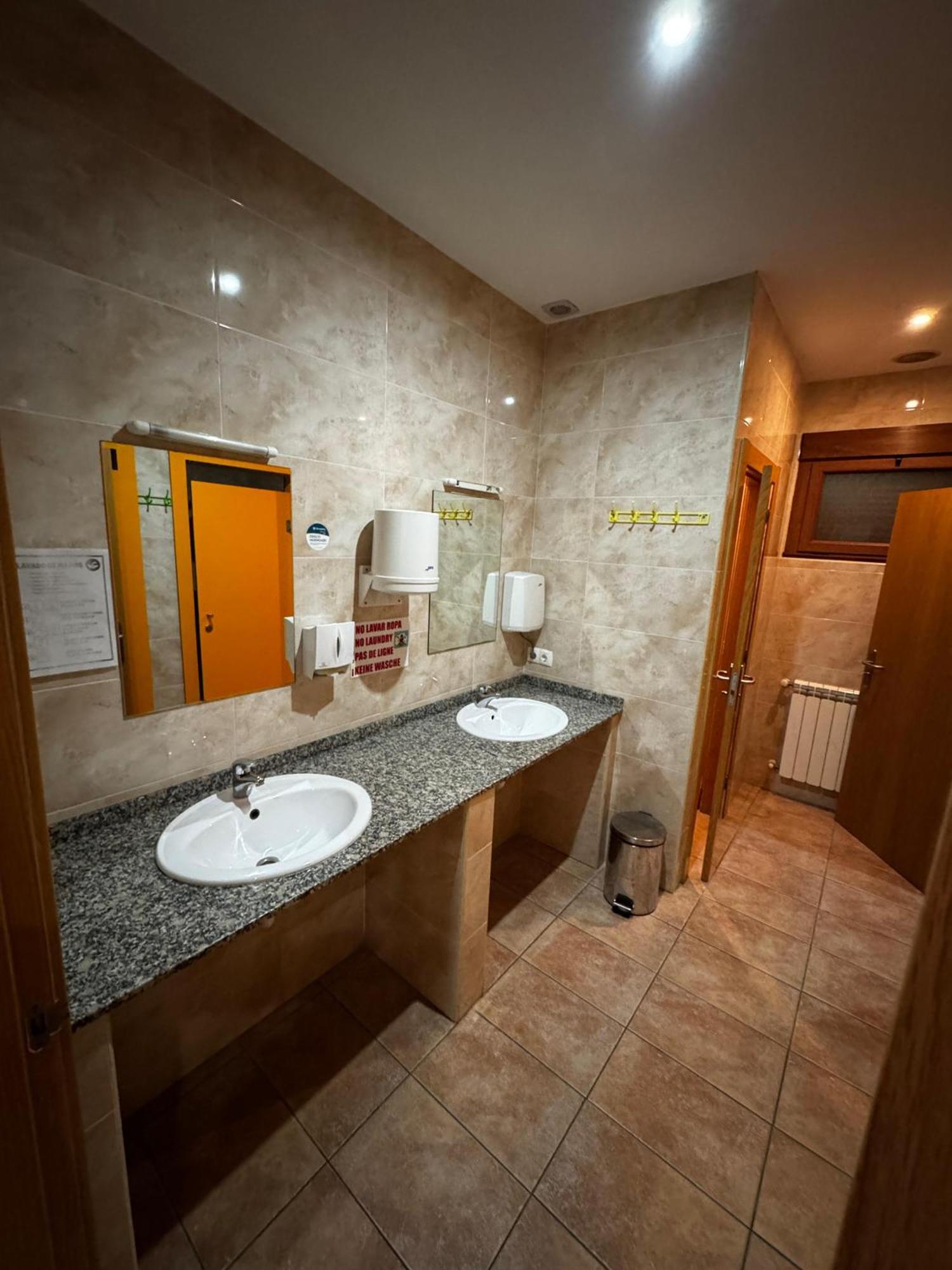 Albergue De Peregrino Cruz De Fierro ฟนเซบาดอน ภายนอก รูปภาพ