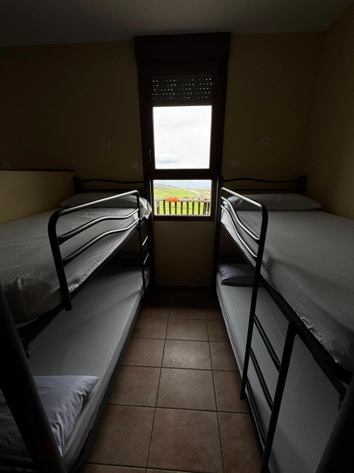 Albergue De Peregrino Cruz De Fierro ฟนเซบาดอน ภายนอก รูปภาพ