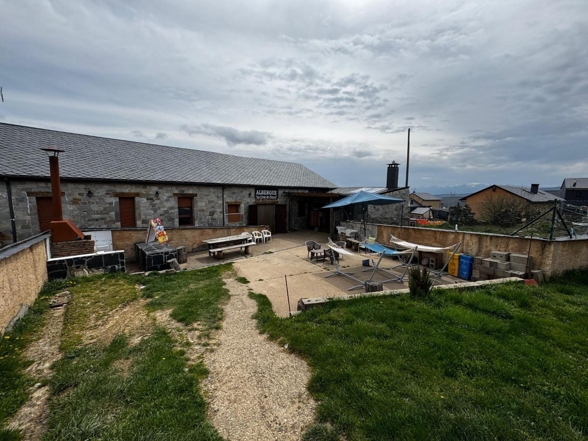 Albergue De Peregrino Cruz De Fierro ฟนเซบาดอน ภายนอก รูปภาพ